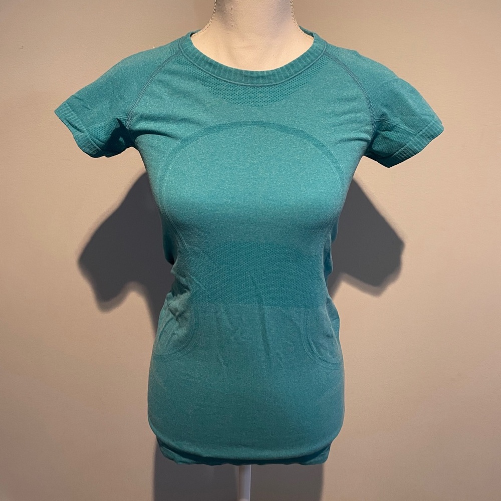 Lululemon Short sleeve shirt